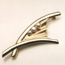 Broche met parels
