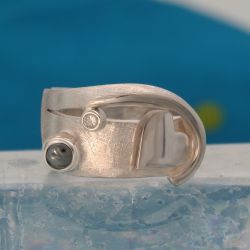 Hematiet en briljant ring