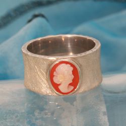 Camee ring