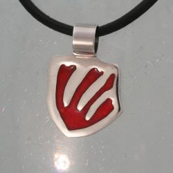 Zilveren hanger met rode email, geïnspireerd op de papercuts van Henri Matisse.