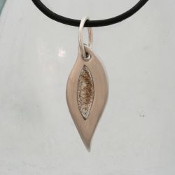 Zilveren hanger met kunsthars