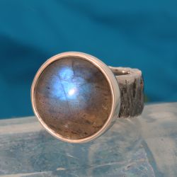 Gezwarte zilveren ring met Labradoriet
