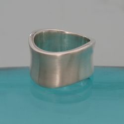 Gegolfde ring