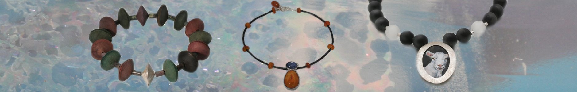 Deze colliers zijn verkocht uit de collectie.