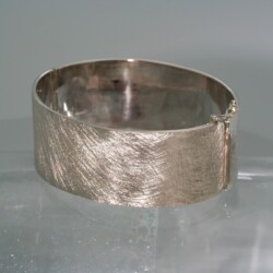 Brede ijsmatte armband