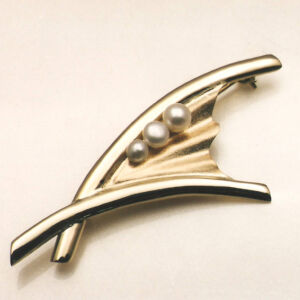 Broche met parels