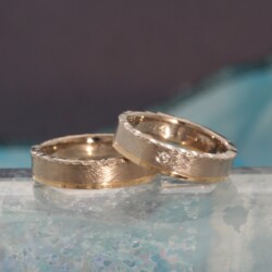 Geel en witgouden ringen met briljant