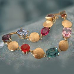 Geelgouden armband met edelstenen
