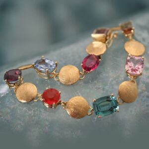 Geelgouden armband met edelstenen