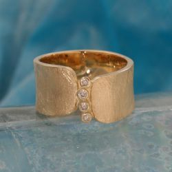 Geelgouden ring met 4 briljanten