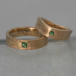 Gouden ringen met tsavoriet