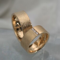 Ijsmatte briljant trouwringen