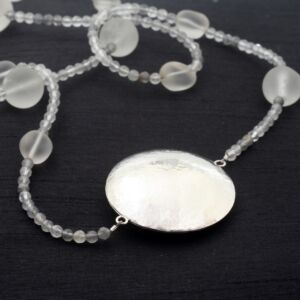 Labradoriet en bergkristal collier