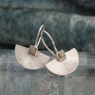 Chione oorhangers