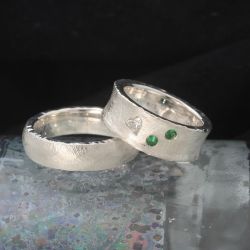 Diamant en tsavoriet ringen