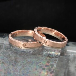 Wit en roodgouden ringen met bruine diamanten