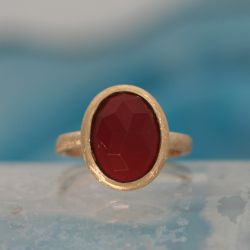 Geelgouden ring met carneool