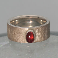Zilveren ring met een ovale roze toermalijn
