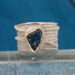 Zilveren ring met Romeins glas
