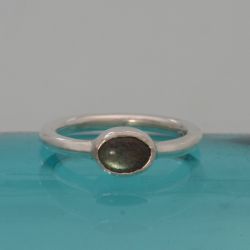 Zilveren ring met labradoriet