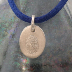 Kleine hanger met vingerafdruk