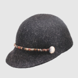 Vilten pet met jaspis en hamerslag zilver