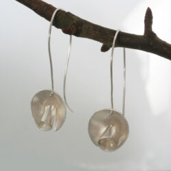 Matte zilveren oorhangers, totale hoogte 55 mm