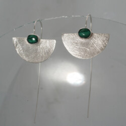 Zilveren oorhangers met malachiet