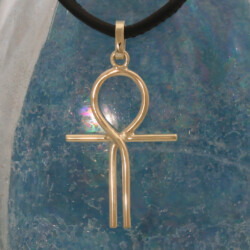De ankh, prachtig als amulet en krachtsymbool. Geelgouden hanger
