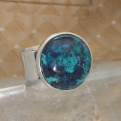 Een zilveren ring met een Shattuckiet van 20 mm doorsnede. Prijs € 285,-